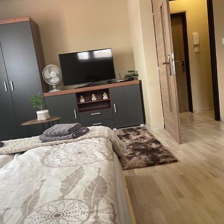 Garzon/ Studio Apartment Sahy Bagian luar foto